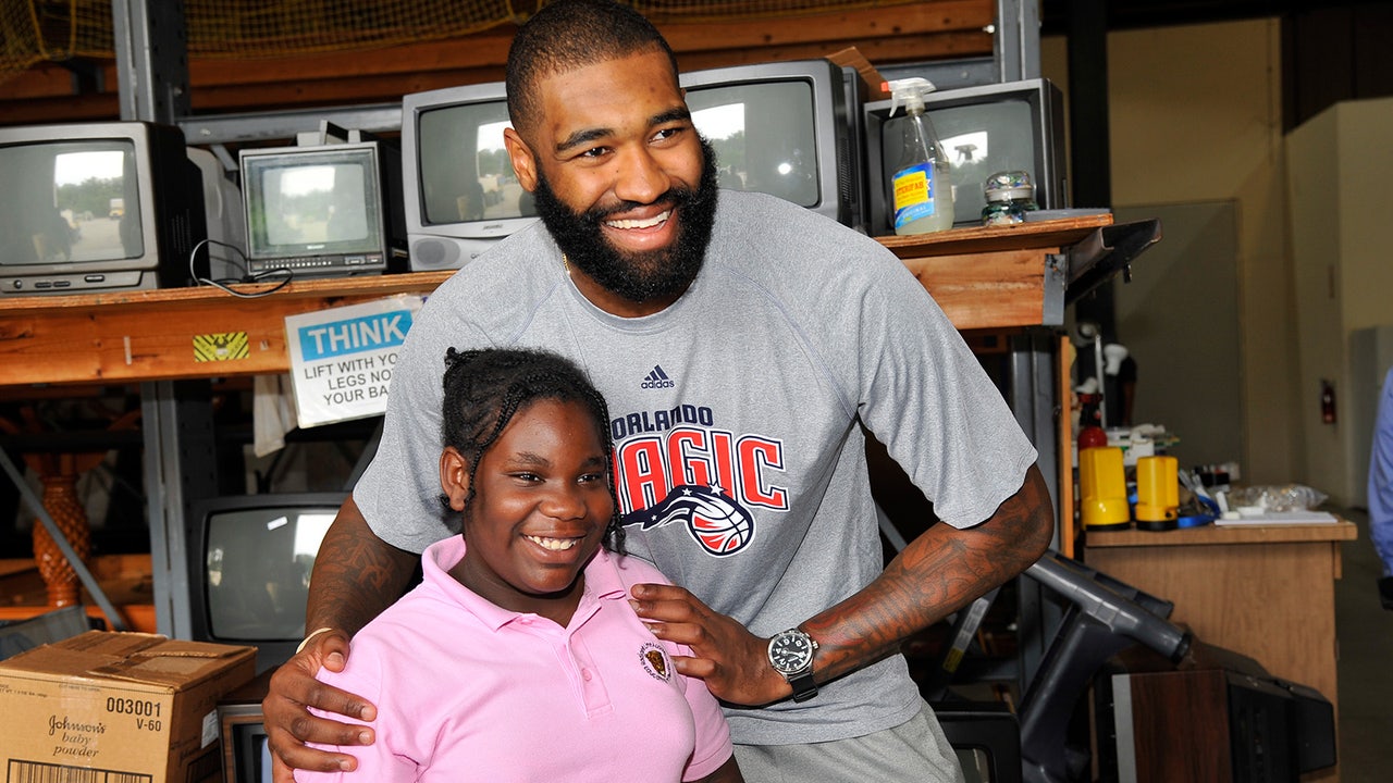 Magic players help those in need as part of NBA Cares Week of Service